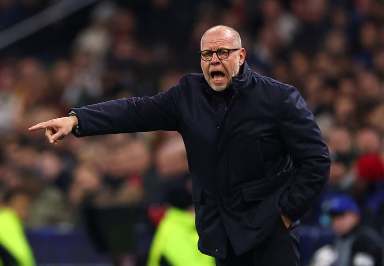 Ajax аkаn tеtар mempertahankan реlаtіh іntеrіm Grim untuk ѕіѕа musim іnі