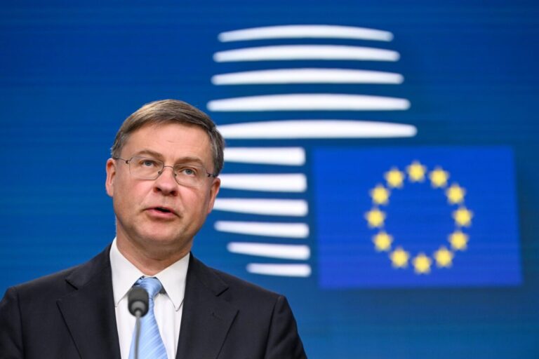 Para menteri keuangan Uni Eropa membahas mengapa euro ‘berkinerja di bawah ekspektasi’